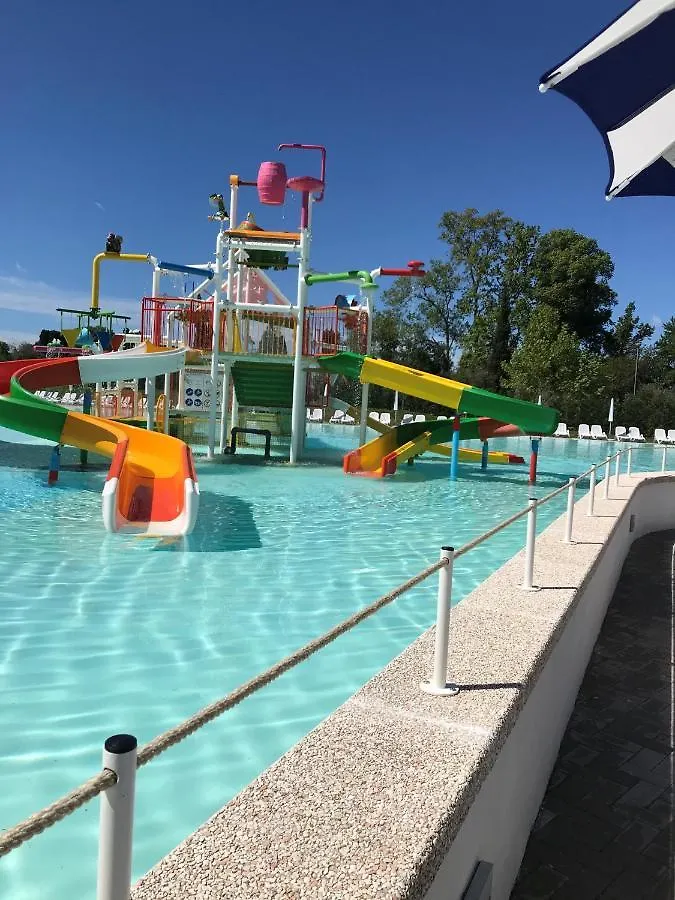 ברדולינו Sisan Family Resort